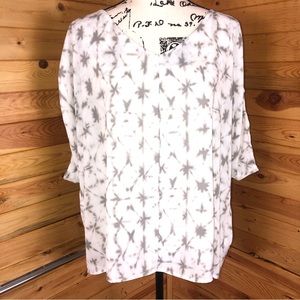 Juicy couture gray and white print w/slit sleeves